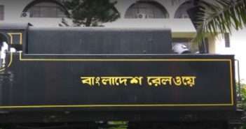ট্রেনের টিকিট অন্য কাউকে হস্তান্তর বা অন্যের টিকিট নিয়ে ভ্রমণ করলে তিন মাসের কারাদণ্ড